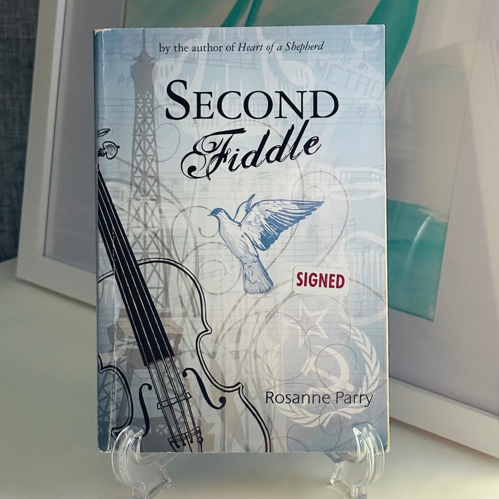 SIGNED Second Fiddle Rosanne Parry Paperback Book